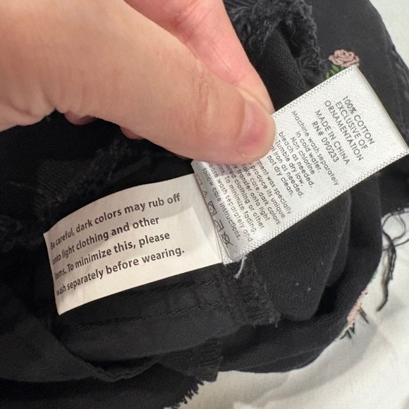 Pacsun Black Denim Mini Skirt Floral Embroidered Raw Frayed Hem Size 27 - Picture 6 of 6